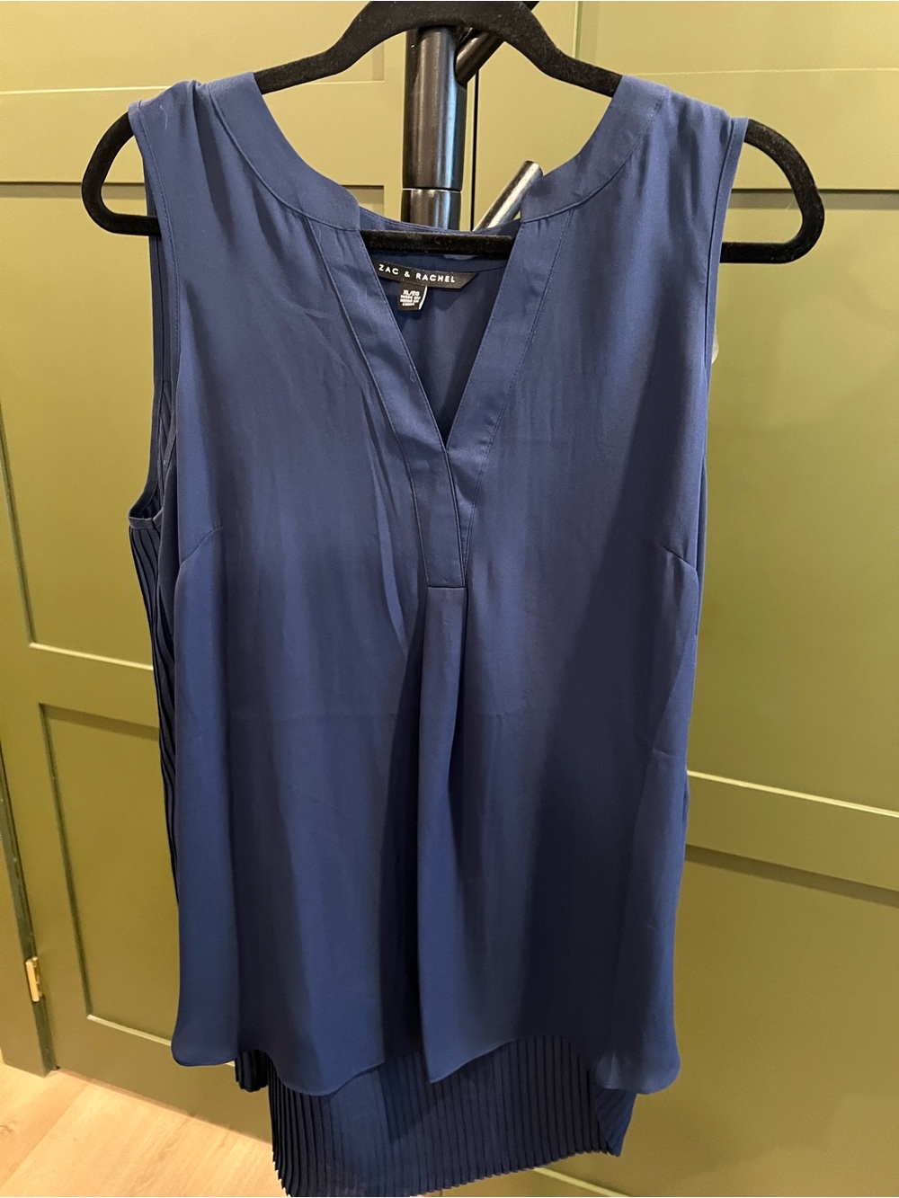 Zac & Rachel Navy Sleeveless V-Neck Back Pleated Hem Top